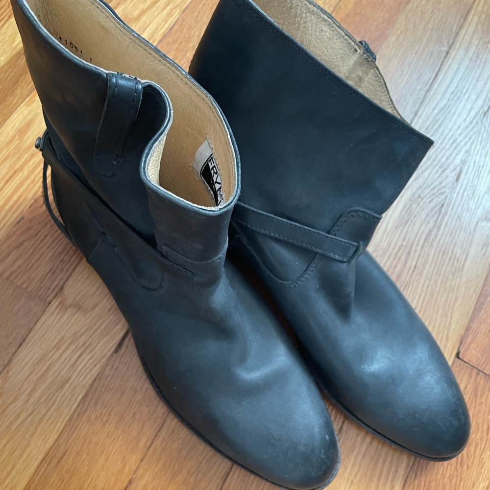 FRYE boots. Used in great condition